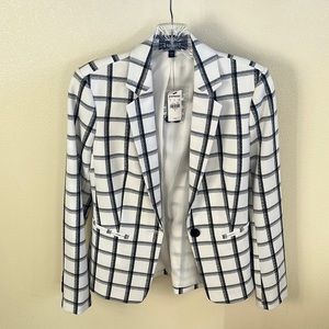 NWT Express white and black blazer jacket size 0. Fully lined.